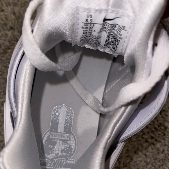 SOLD❗️Nike white huarache sneakers 🤍 - Picture 4 of 6